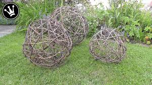 Diy Kugeln Aus Rebzweigen Oder Weiden Selber Machen Dekoideenreich Weidenzweige Weiden Selber Machen