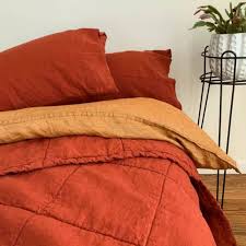 We rounded up 10 of our favorite quilts, coverlets, and comforters that can keep you cool and cozy all year round. 10 Best Lightweight Quilts And Comforters For Summer 2021 Apartment Therapy