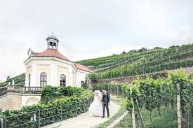 Hochzeitslocation Der Ultimative Guide Mit Allen Tipps Empfehlungen In 2020 Hochzeitslocation Weingut Hochzeit Weingut