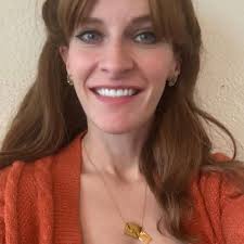 I don't understand the cult of Taylor Swift . Her songs are good but not  extraordinary, her voice is nice but not special