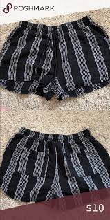 Black And White Shorts With Pockets Universal Thread Black And White Shorts In 2020 Black And White Shorts White Shorts Shorts With Pockets