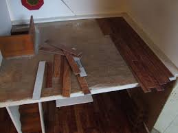 Diy Hardwood Dollhouse Flooring From Vinyl Tiles Little Victorian Doll House Flooring Diy Barbie House Dollhouse Decorating