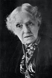 Georgia Latimer's Instagram, Twitter & Facebook