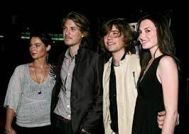 Mary, 4, george, 7, junia, 10, and john, 12. Who Is Zac Hanson Dating Zac Hanson Girlfriend Wife