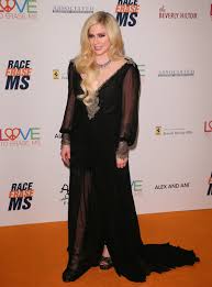 On september 7, 2018, avril lavigne revealed in a heartbreaking open letter to her fans that she has been battling lyme disease for the past few years. Avril Lavigne Makes First Red Carpet Appearance In 2 Years I Have My Life Back Exclusive Entertainment Tonight