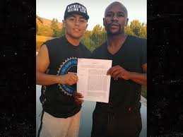 Daniel james danny gonzalez (born june 12, 1994) is an american youtuber, musician and former viner. Danny Gonzalez Unbeaten Mayweather Prospect Shot And Killed Boxing News