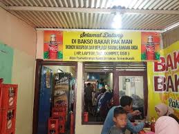 Pak soeparman yang biasa dipanggil pak man adalah pemilik bakso bakar pak man. Menu Picture Of Bakso Bakar Pak Man Malang Tripadvisor