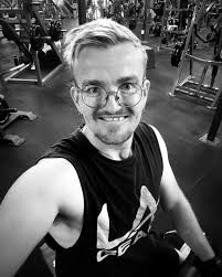 WHY YOU GO TO THE GYM WHAT IS YOUR MAIN REASON. ME: FOR HAPPINESS AND PIECE  AND IMPROVEMENT