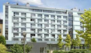 Business guests enjoy the breakfast. Park Inn Linz In Linz Oberosterreich Osterreich Hostelman At
