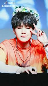 Tiktok might be all about songs, viral dances, pranks, comedy bits and everything in between, but for those in the know, it's also a platform that's perfect for hopping on the craze of streaming in real time. Demam Tiktok Lisa Blackpink Memposting Video Pendek Di Tiktok Lihat Dan Nikmati Ketuk Di Sini Bts Suga Bts Yoongi Yoongi