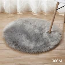 Le tapis d'entrée, indispensable aux espaces de passages des immeubles et des maisons. Tapis Rond En Fausse Laine Artificielle Doux Et Moelleux Pour Salon Chambre D Enfant Decoration Gris 50cm Cdiscount Maison