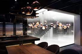 Having A Staircase Area Covered With A Glass Box As A Centerpiece The Restaurant Is Decorated With Hung Restaurant Interior Design Restaurant Interior Design