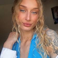 Ebony Gregory's Instagram, Twitter & Facebook