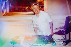 Djs haben gegenüber bands den großen vorteil, dass sie mit dem kleinstem raum auskommen und immer die richtige. Paul Van Groove Professioneller Dj Fur Hochzeit Party Event