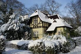 stadtwald krefeld haupteingang schon restauriertes haus in jahrelanger eigenleistung foto thomas freiberg krefeld stadt ruhrgebiet
