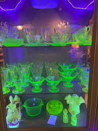 Yellow glass with 1% uranium oxide was found in an ancient roman villa near naples, italy. Vaseline Glass Glass Created With Tiny Amounts Of Uranium That Glows Under Uv Light Oc Interestingasfuck