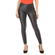 À porter bien fitté, avec une blouse imprimée et des baskets ! Pantalon Skinny Enduit Noir