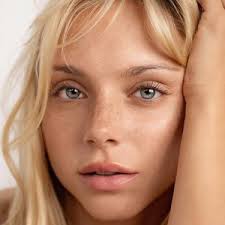 Casimere Jollette (@casimere_)