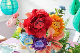 We had a 'studio' space set up full of tutu's and dress up clothes, fun hats that we found at local thrift shops and adorned with flowers and feathers. Animated Flowers With Faces Farahlyanaofficialblogger