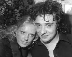 Le dernier show de michel sardou, c'est dans 30 minutes, sur france 2 ! Michel Sardou Babette Jackie Mireille Toutes Les Femmes De Sa Vie Puretrend