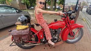 Photo Péronne : sa Harley-Davidson de 1927 séduit petits et grands