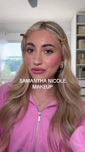 Nicole Aust's Instagram, Twitter & Facebook