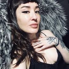 Lynette May's Instagram, Twitter & Facebook