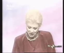 Ho bisogno di lavorare per mantenere i miei figli, azzurra e ciro. Sandra Milo Ciro Gif Gfycat