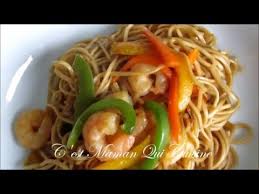 Une recette très rapide à préparer et que tout le monde adore chez moi. Mes Nouilles Chinoises Aux Crevettes Et Poivrons Youtube