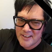 Hi all, I just happened across your site, and I'd really appreciate your  guidance. I'm thinking of getting this for my mother, the price is pretty  good:  https://m.bonanza.com/listings/Elvis-Presley-d-1977-Signed-Autographed-Vintage-2x3-5-Signature-Card  ...