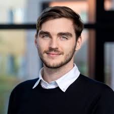 Reasons why it took me over 2 YEARS to fully commit to switching to Tech: