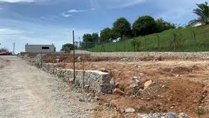 Di sini ada dua pura yang terletak di atas batu besar. Tanah Lot Utara Home Facebook