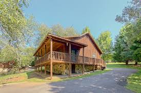 We offer breathtaking vacation accommodations for discriminating people who wish to experience lakefront luxury living. Cabin Rentals The Retreat At Hiawassee River