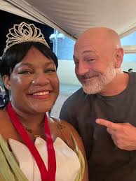 Really? He's having a cold and still performing this gig? Excuse me I need  to squeak. Jenn Chua OMG. Credit is in the Watermark.