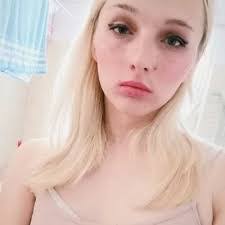 Kim Carpio's Instagram, Twitter & Facebook