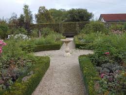 In diese kategorie werden artikel eingeordnet, die sich mit individuellen botanischen gärten im saarland befassen. Garten Der Sinne In Merzig Ausflugsziele Fur Kinder Im Saarland