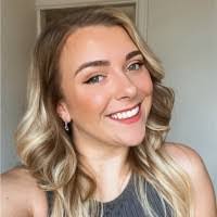 Lisa Popp's Instagram, Twitter & Facebook