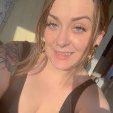 Alexandra Minton's Instagram, Twitter & Facebook