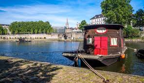 It is located in the oeste region, formerly estremadura province. Vivre Sur Une Peniche Pas Toujours Un Long Fleuve Tranquille Financer Investir Immodvisor