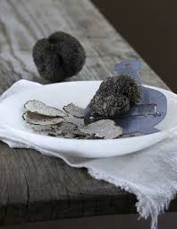 Truffe Fraiche Elle A Table Truffes Fraiches Truffe Truffes Champignon