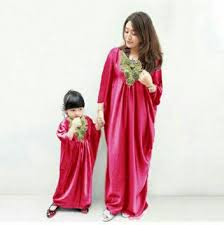 Jual baju ayah ibu anak perempuan baju couple muslim murah. Tampil Imut Dan Kompak Dengan 6 Baju Couple Ibu Dan Anak Yang Ceria