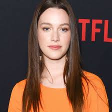 You Casts Hill House S Victoria Pedretti As The Very Los Angeles Love Quinn Victoria Woman Face Favorite Celebrities