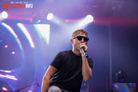 Pennywise was formed in 1988 in hermosa beach, california by four members jim lindberg (vocals), fletcher dragge (guitar), byron mcmackin (drums) and jason thirsk (bass). Lil Kleine Op Crammerock Festival 2019 Foto Op Festivalinfo