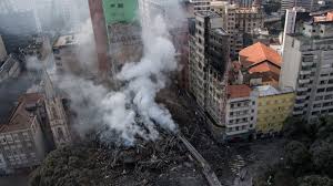 Un cortocircuito provocó un gran incendio en un comercio de sao paulo. Uma Pessoa Esta Desaparecida Apos Desabamento De Predio Em Sp Istoe Independente