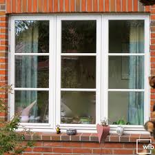 Das Danische Fenster Bietet Vielseitige Gestaltungsvarianten Und Aufteilungen Bei Dieser Dreigeteilten Ausfuhrung Holzfenster Wintergarten Einrichten Baustil