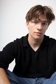 Alex Sampson's Instagram, Twitter & Facebook