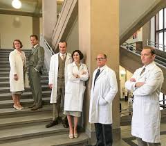 Ich sprach mit ihr über ihre rolle, die serie, aber auch die dreharbeiten und prag. Dritte Staffel Der Ard Serie Charite Charite Universitatsmedizin Berlin