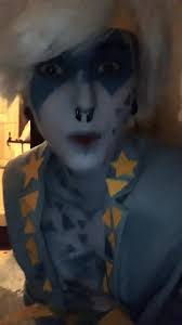 El peligroso y rápido cosplay de Jay como pollo