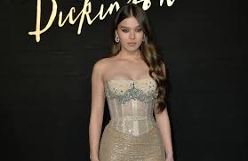 × steinfans streaming party × » this saturday and sunday we are going to do a dynamic to help increase hailee's streams on spotify and we thank you to everyone who registered to vote to watch @haileesteinfeld and i make some true masterpieces. Hailee Steinfeld True Grit Was An Amazing Experience People Thetandd Com