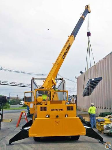 Grove IND-1012 Carrydeck Crane